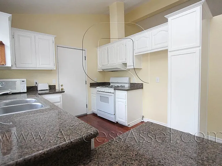 16364 Stevens Ave — Photo 2