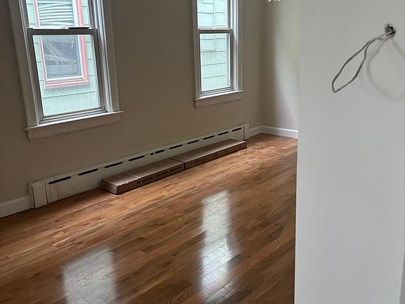 5th image of 78 Sterling Ave
