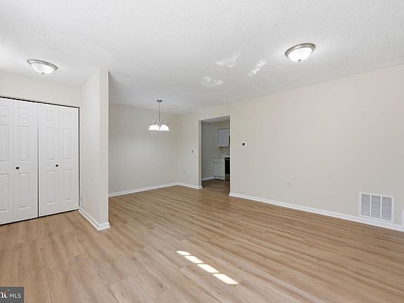 5th image of 9045 N Laurel Rd Unit K