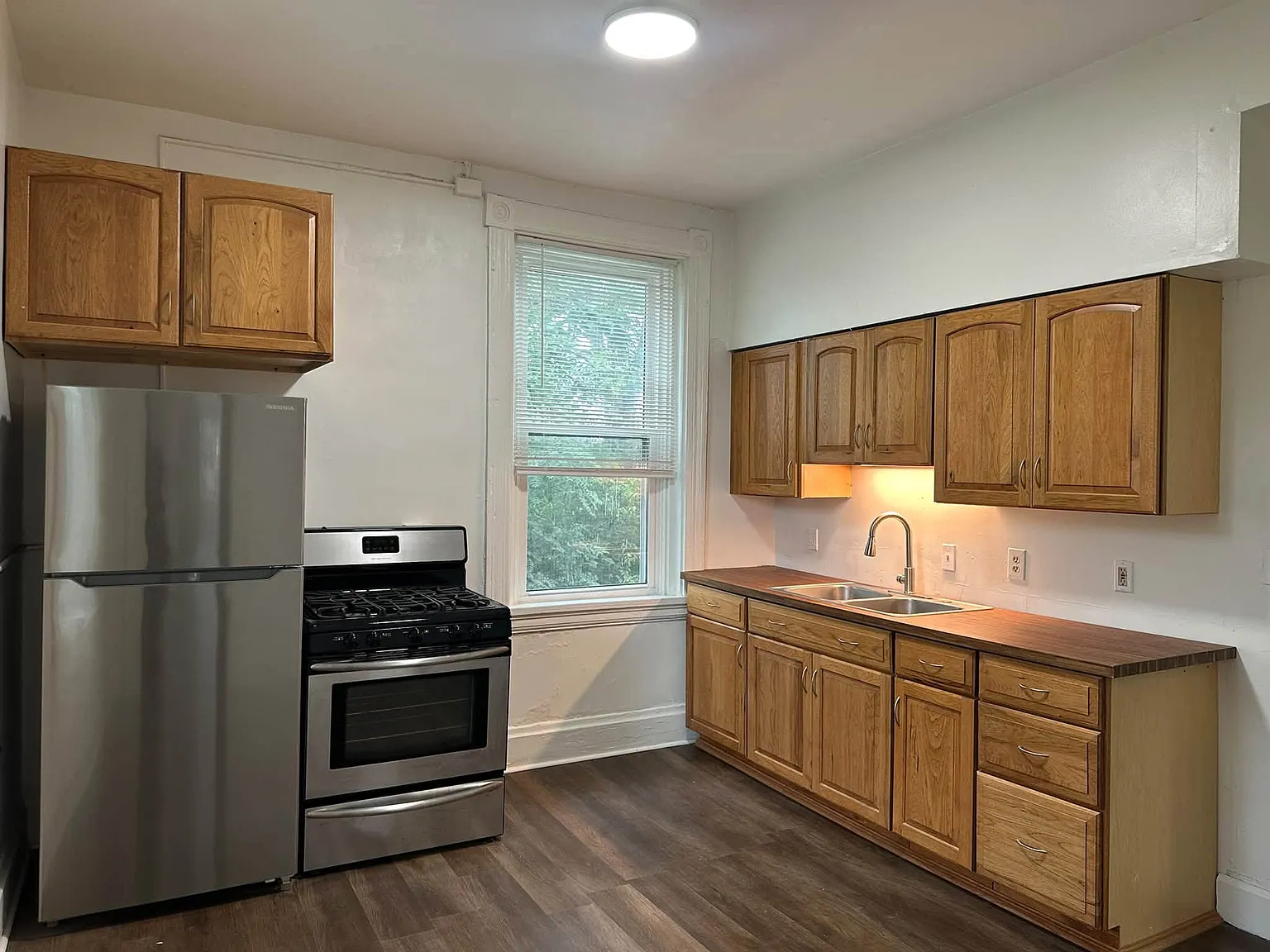 3 bed, 1880 sqft, $1,500 — Photo 2