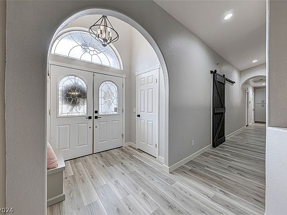 5th image of 624 Granada Dr