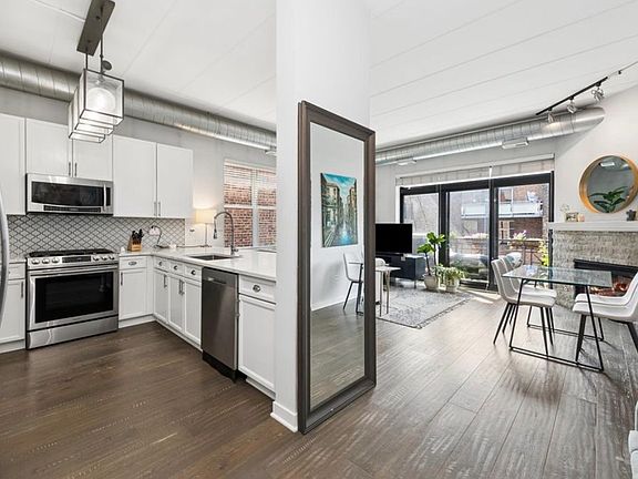 3rd image of 1155 W Madison St APT 312