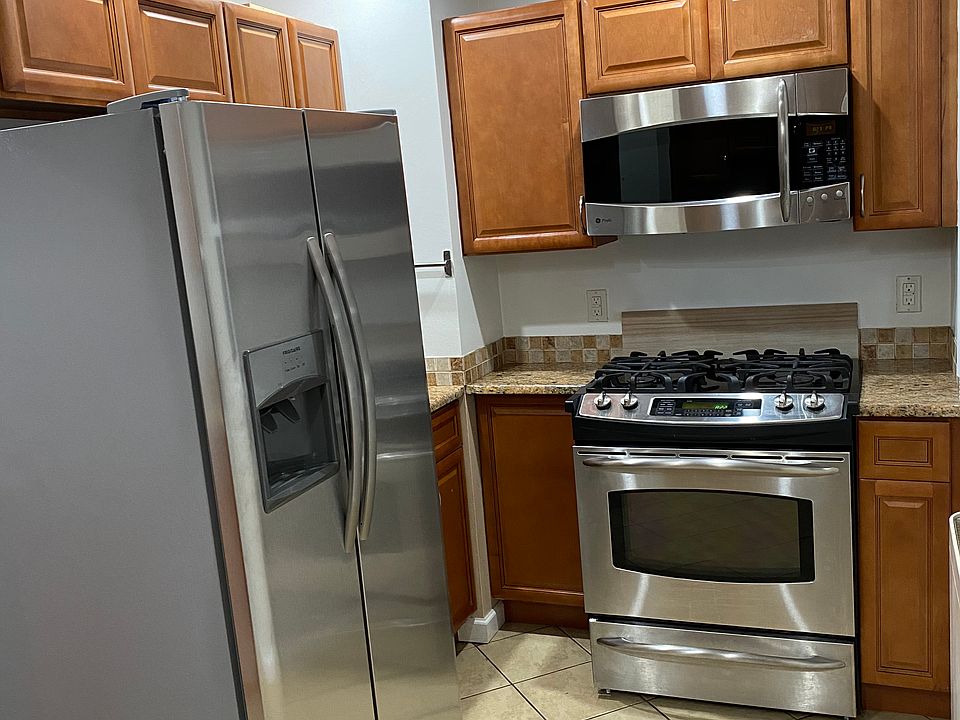 1st image of 9-07 Henderson Blvd Floor 2