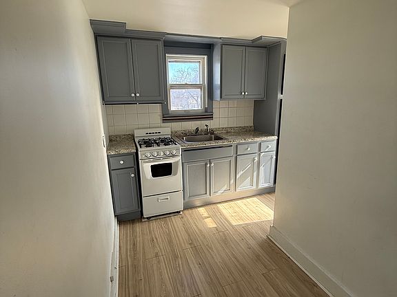 4th image of 426 E Benton St #6