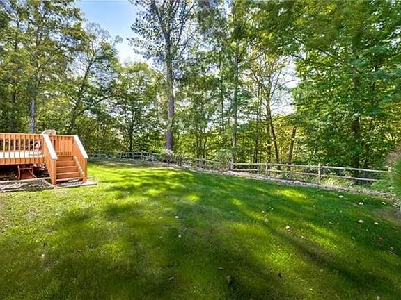 5th image of 11 Cedar Dr