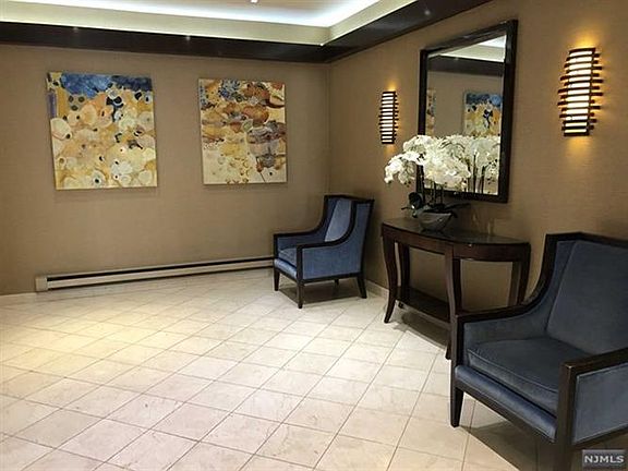 3rd image of 300 Winston Dr APT 1007