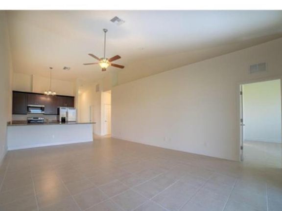 4th image of 1723 SW 34th St #1725
