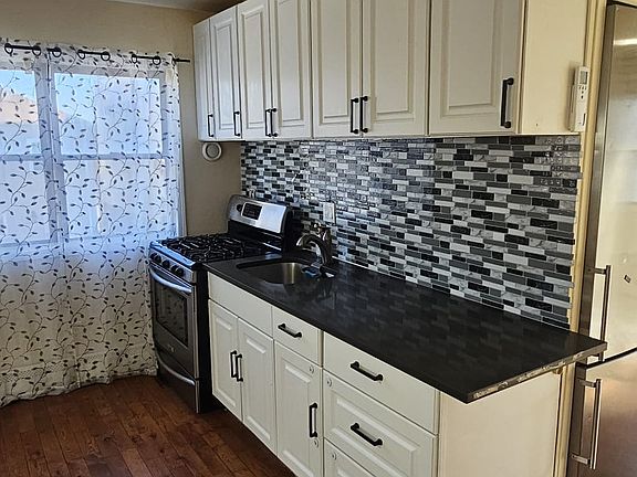 5th image of 811 Hollywood Ave #2