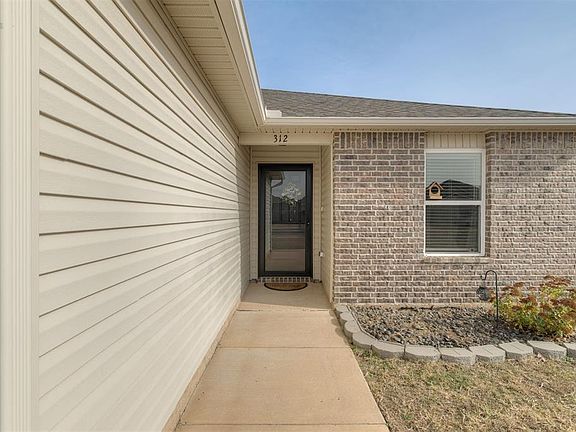 5th image of 312 Blue Dr