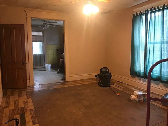 3rd image of 716 W Miami Ave