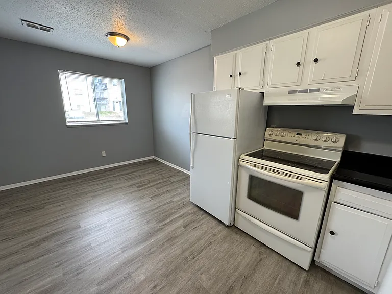 2832 E County Line Rd — Photo 17
