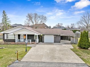 180 Elsworth Ave, Lasalle, ON N9J 1E5