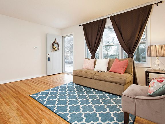 4th image of 3527 Buchanan St NE