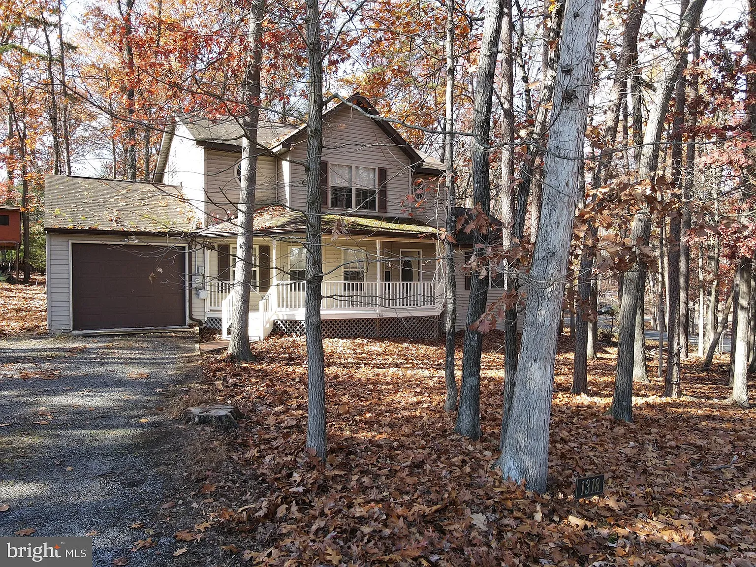 1318 Lakeview Dr photo 1