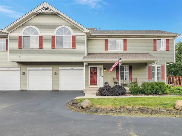 121 Village Creek Dr Unit 121, Lake In The Hills, IL 60156