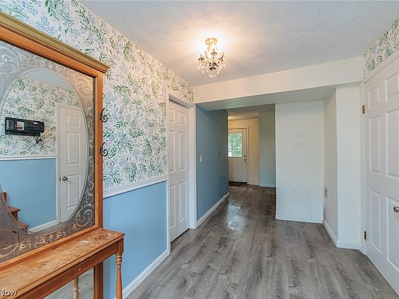 4th image of 8617 Broadview Rd