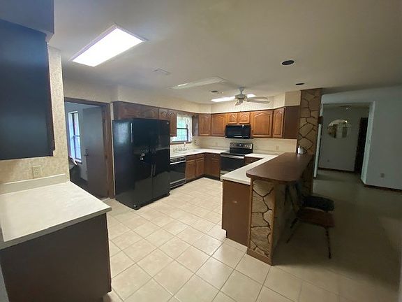 5th image of 404 W Lakeshore Dr