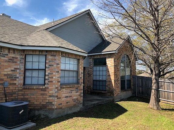 2nd image of 914 Teakwood Ln
