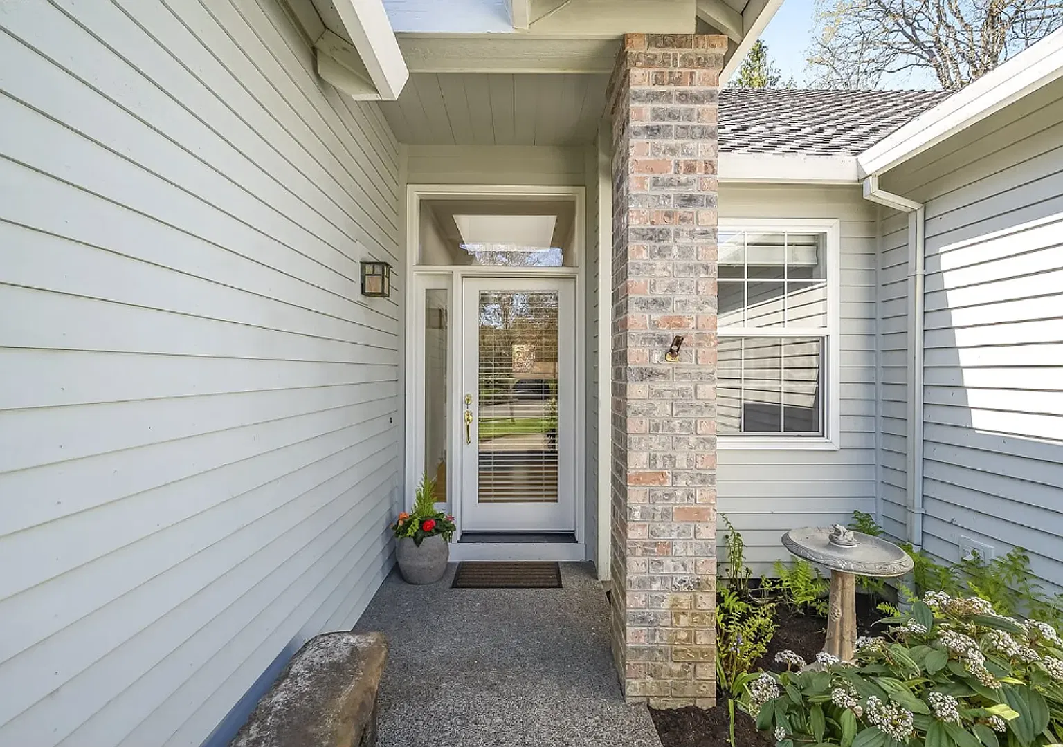 Beautiful One Level Home in the Sought After Westlake Neighborhood is a Must See! — Photo 2