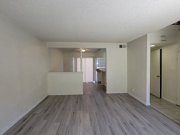 3rd image of 6137 Meadowgrass Ln