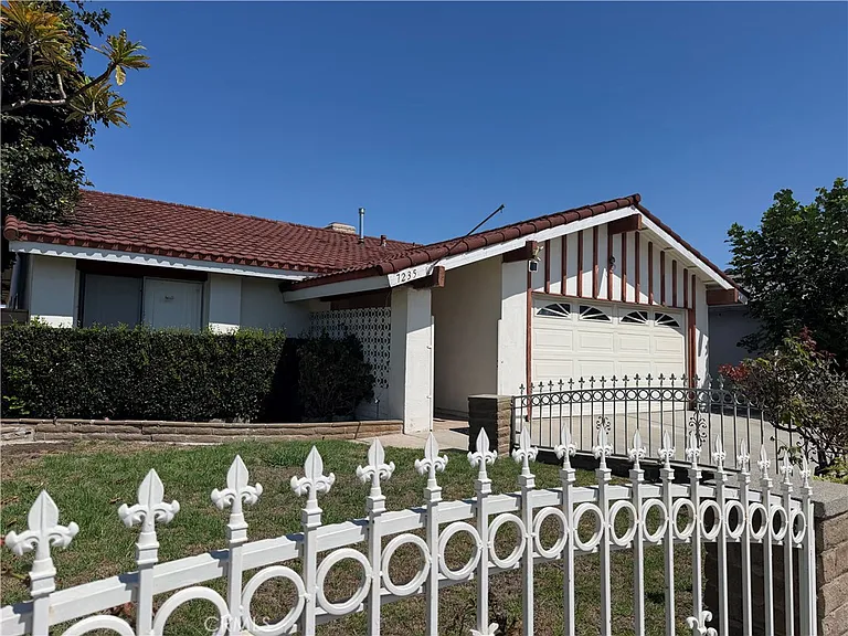 7235 Rampart Ln — Photo 2