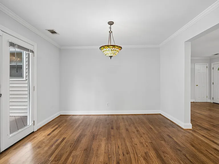 592 Scott Cir — Photo 10