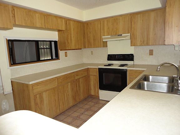 4th image of 1051 Caribbean Dr E