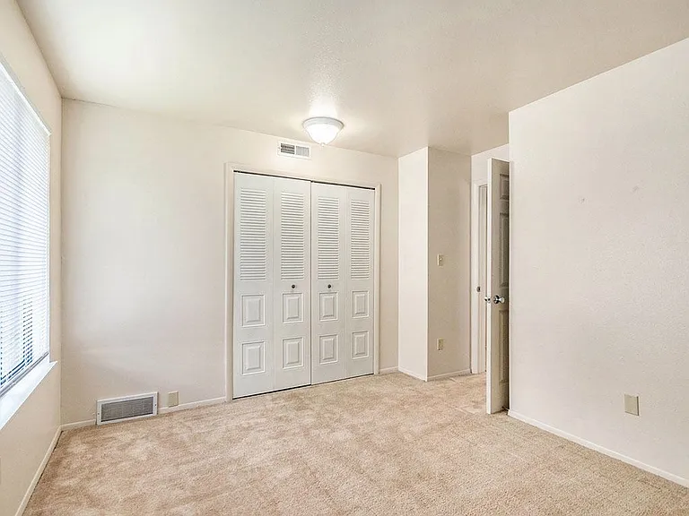West Wind Apartments — Photo 21