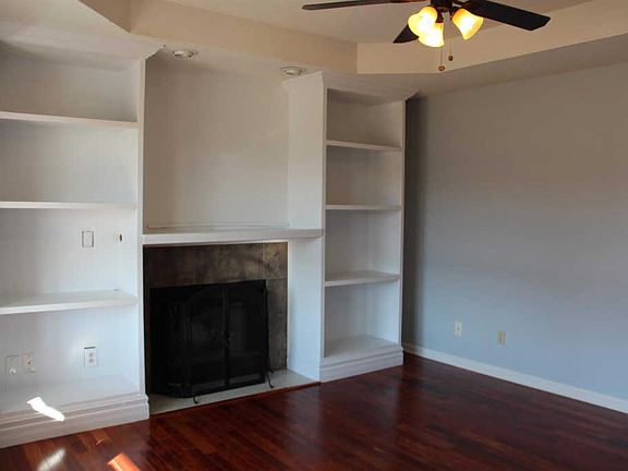 3rd image of 715 W Creek Dr