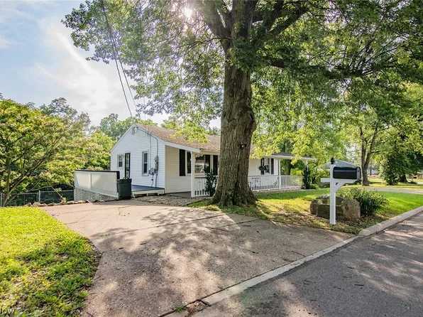1405 Newberry Dr, Parkersburg, WV 26101