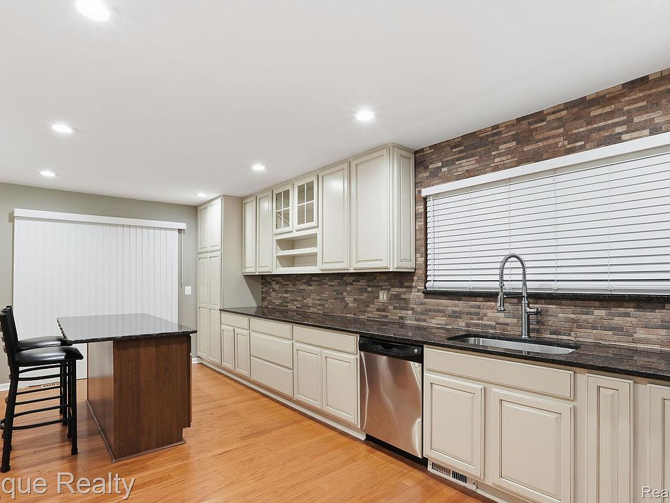 21370 Carlton Dr, photo 12