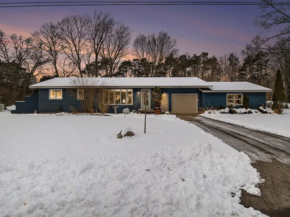 9077 Pinebrook Dr, Montague, MI 49437