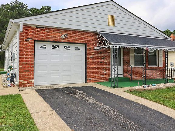 2nd image of 30 Canterbury Ln