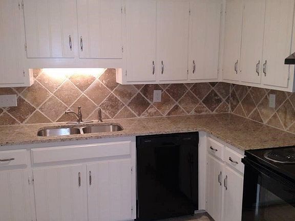 4th image of 3301 Hillcrest Ln