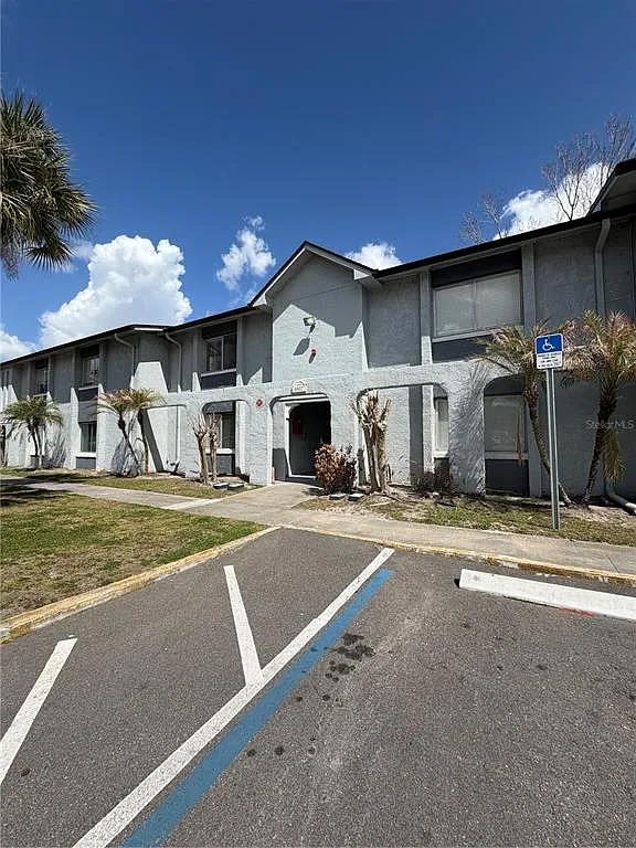 1 bed, 1.0 bath, 756 sqft, $1,599 — Photo 1