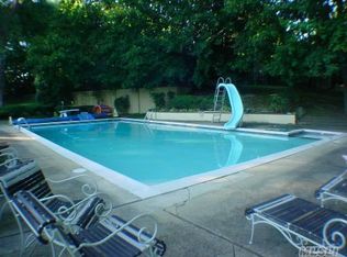 20 Juneau Blvd #B, Woodbury, NY 11797