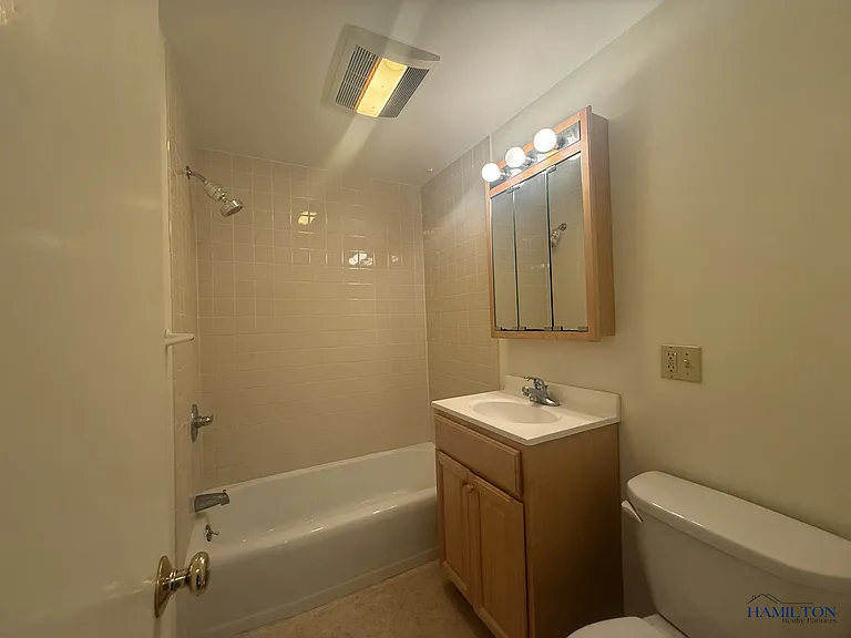 2024-2032 Spring St — Photo 11