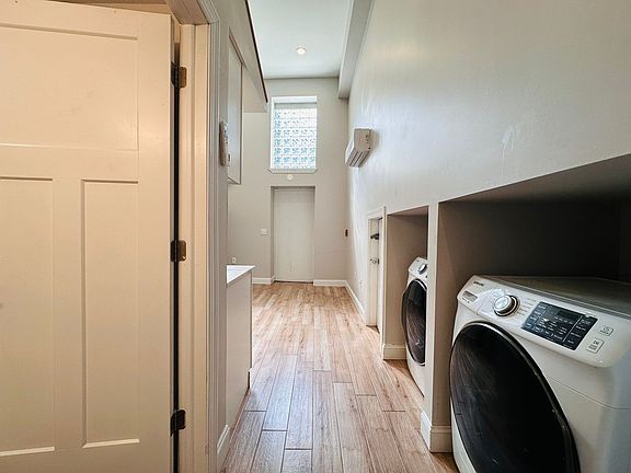 4th image of 45 Clifton Pl #12E
