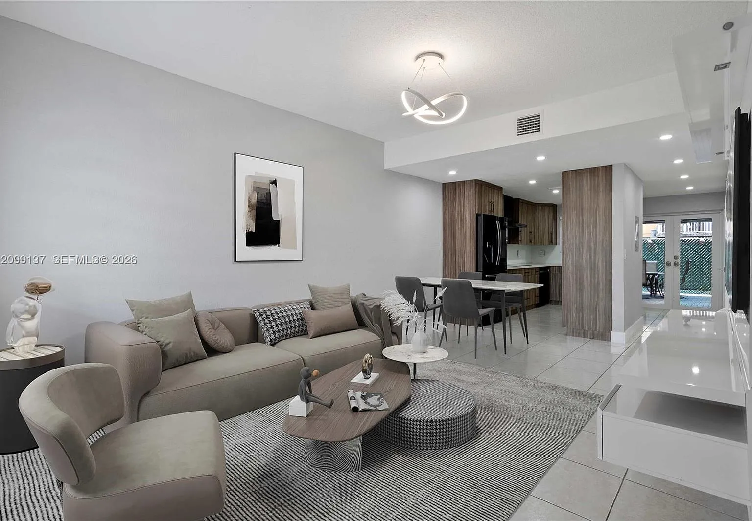 Coral Villas West Condo — Photo 2