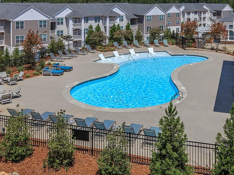 BEAUTIFUL SALT WATER SWIMMING POOL