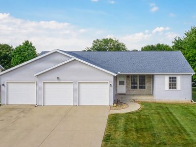 209 Pheasant Ln, Hudson, IL, 61748