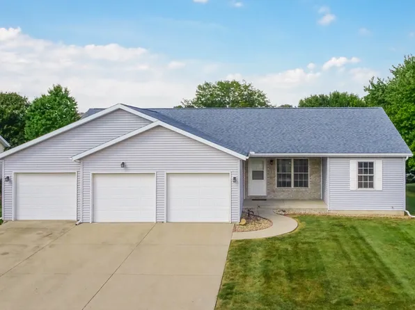 209 Pheasant Ln, Hudson, IL 61748