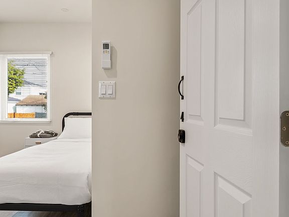 4th image of 1738 S Kelton Ave #Feb15a4a1