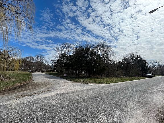 2nd image of 1915 E Gillette Dr