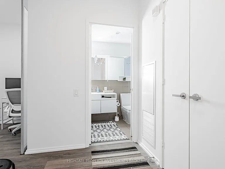 45 Charles St E #1801 — Photo 19