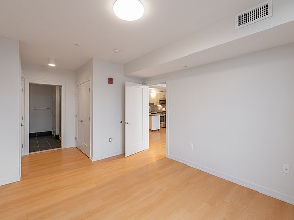 2nd image of 77-79 New St #302