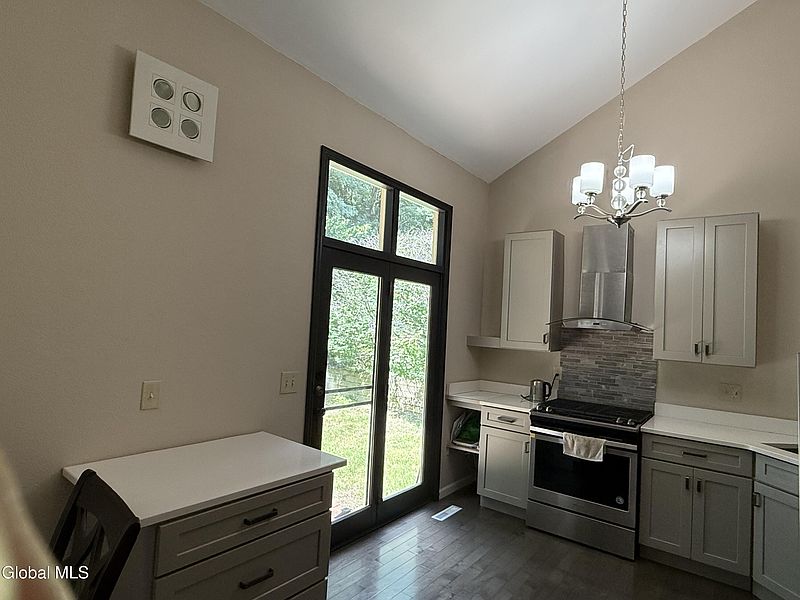 4th image of 214 Walnut Lane