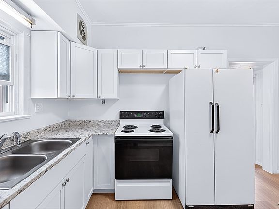 5th image of 223 E Bloomfield St