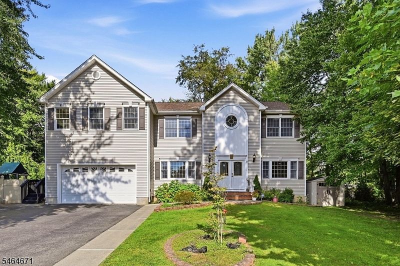 1st image of 24 Taylor Ct