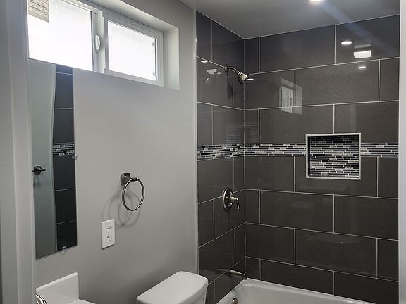 3rd image of 501 Myrtle St #A